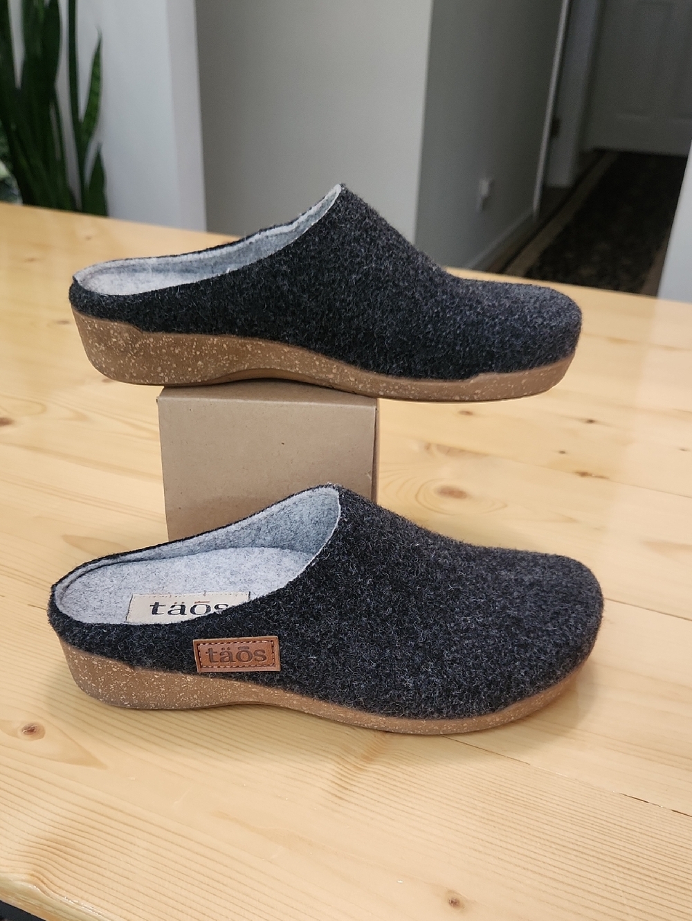 Taos Woolery Charcoal Grey Felted Wool Clogs Mules EU 37 US 6-6.5